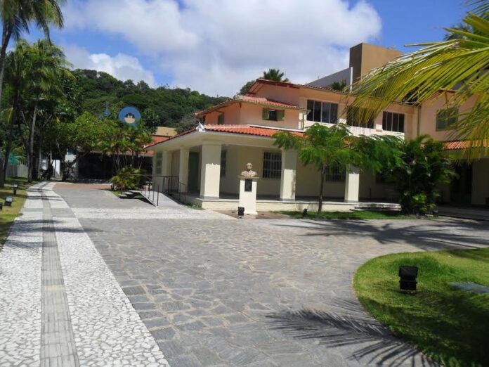 Fundação está localizada na Av. Cabo Branco